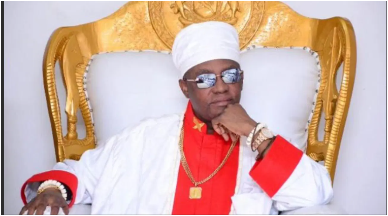 Every Iyeki has a special relationship with the palace. She performs expected roles in the shrine of every market.